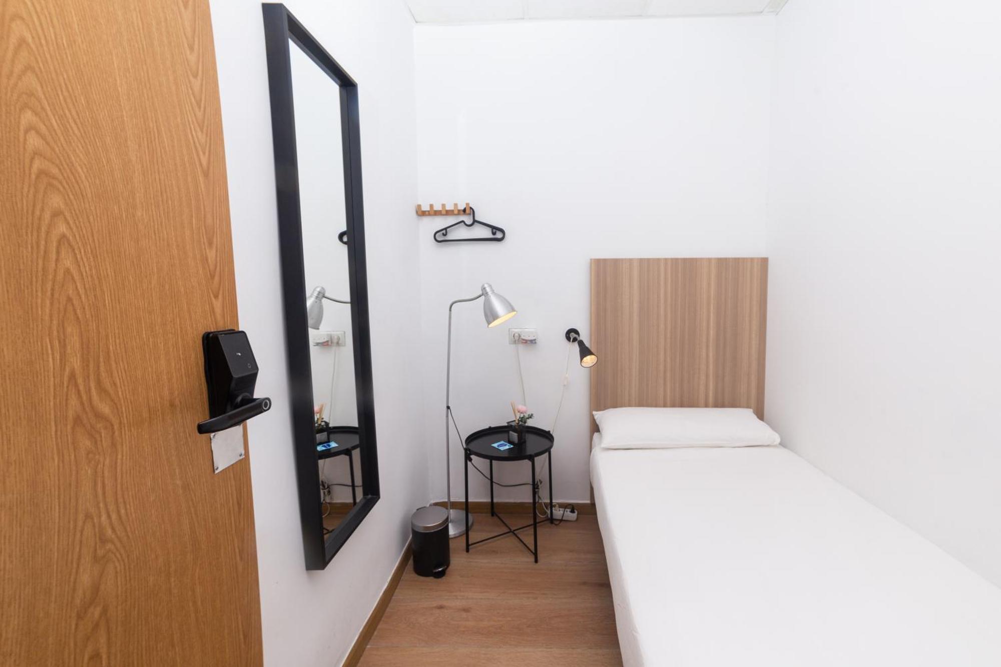 Hostal Siesta & Go Nuevos Ministerios Madrid Esterno foto