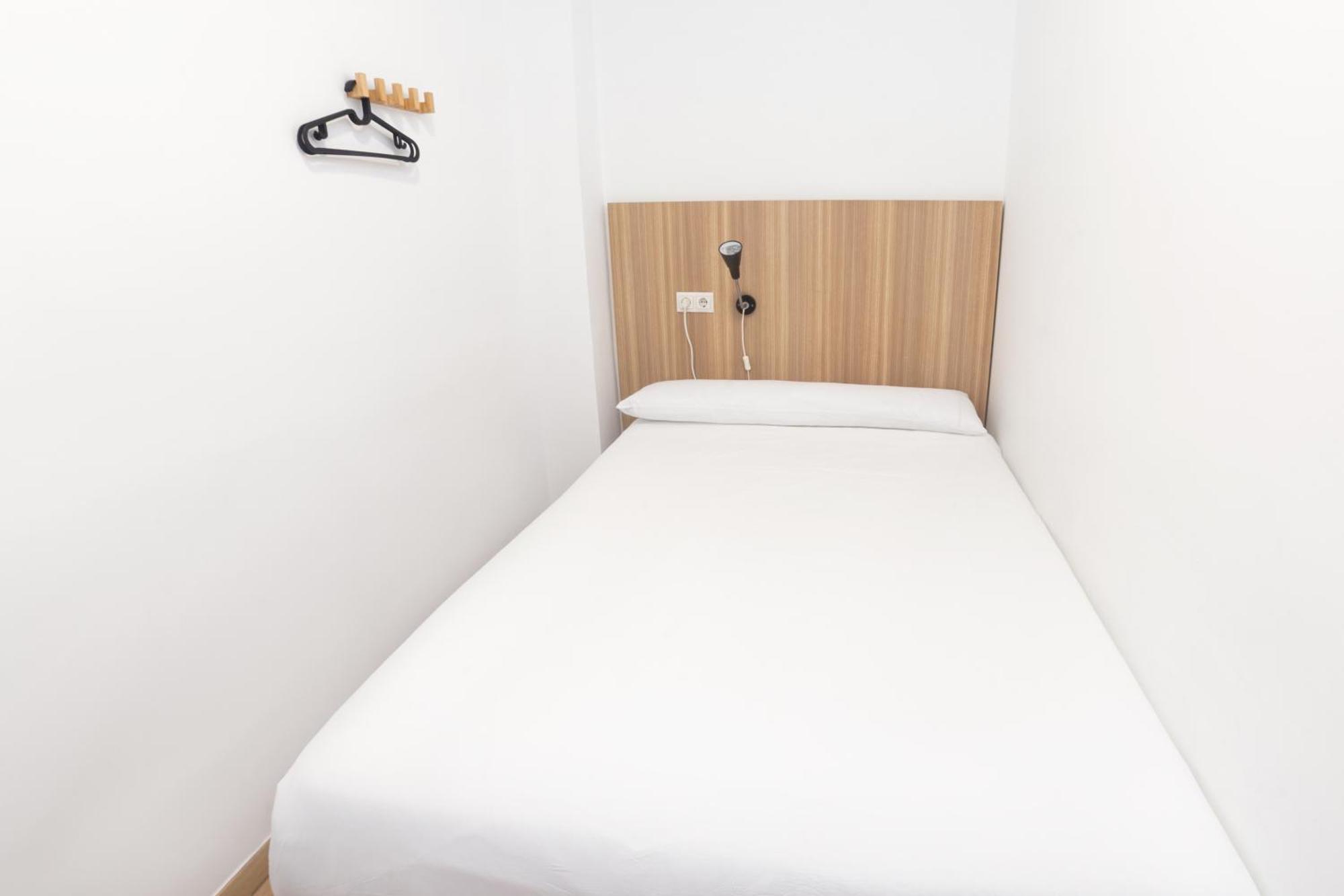 Hostal Siesta & Go Nuevos Ministerios Madrid Esterno foto