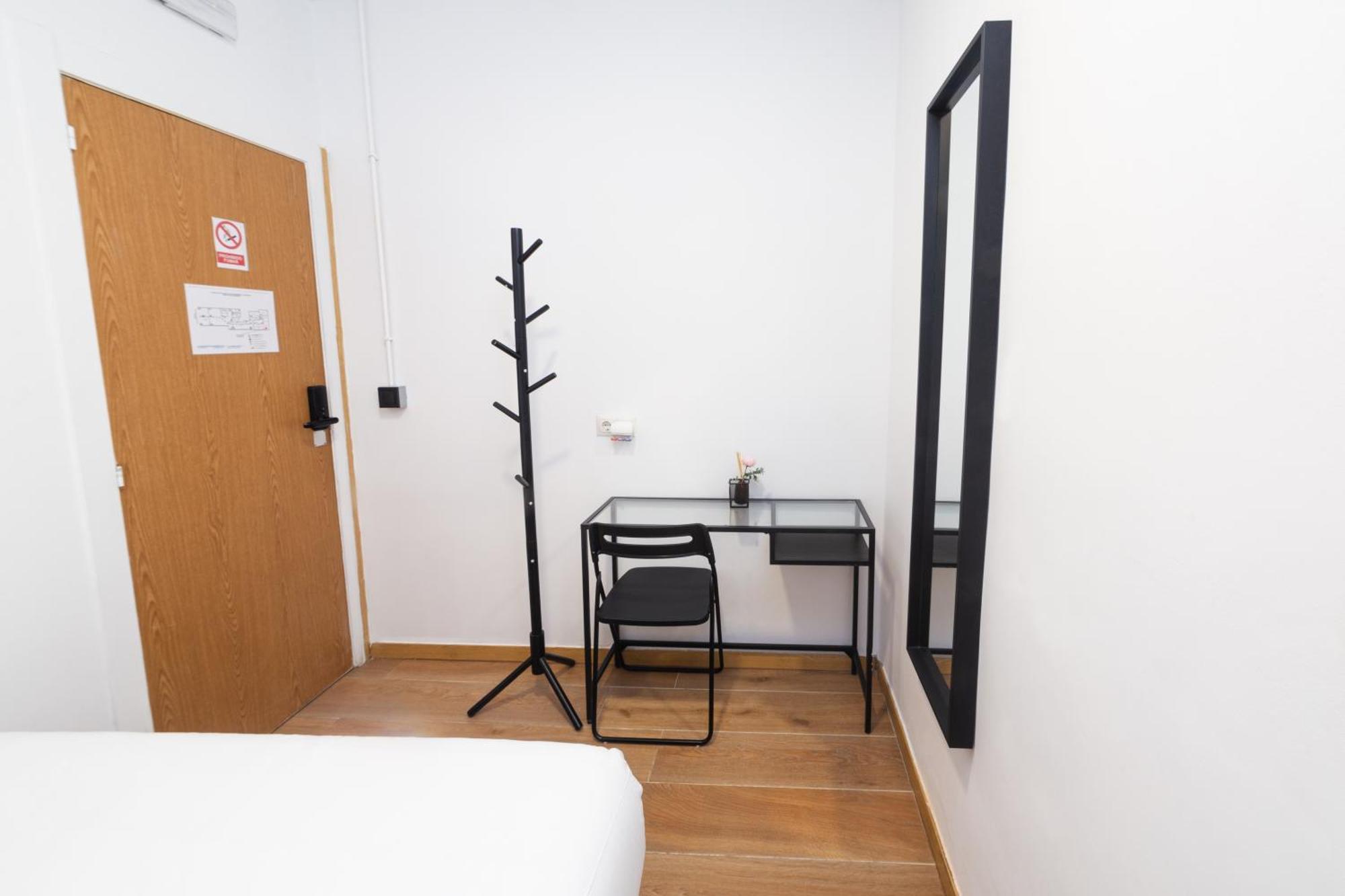 Hostal Siesta & Go Nuevos Ministerios Madrid Esterno foto