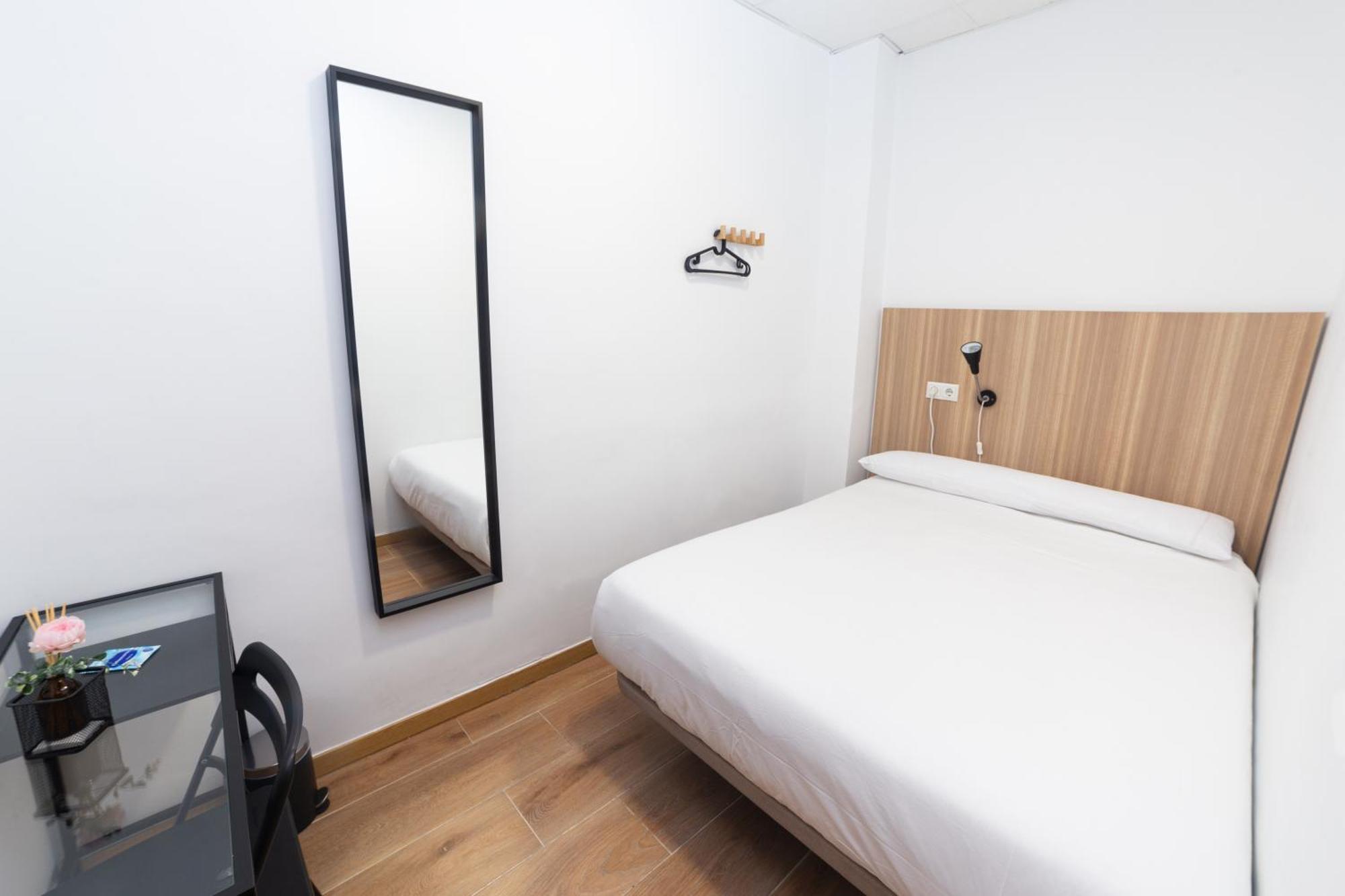 Hostal Siesta & Go Nuevos Ministerios Madrid Esterno foto