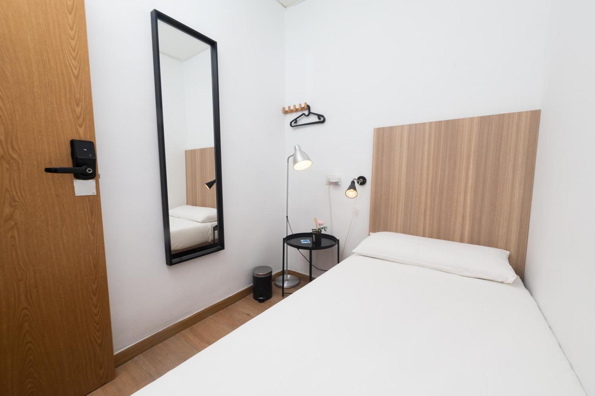 Hostal Siesta & Go Nuevos Ministerios Madrid Esterno foto